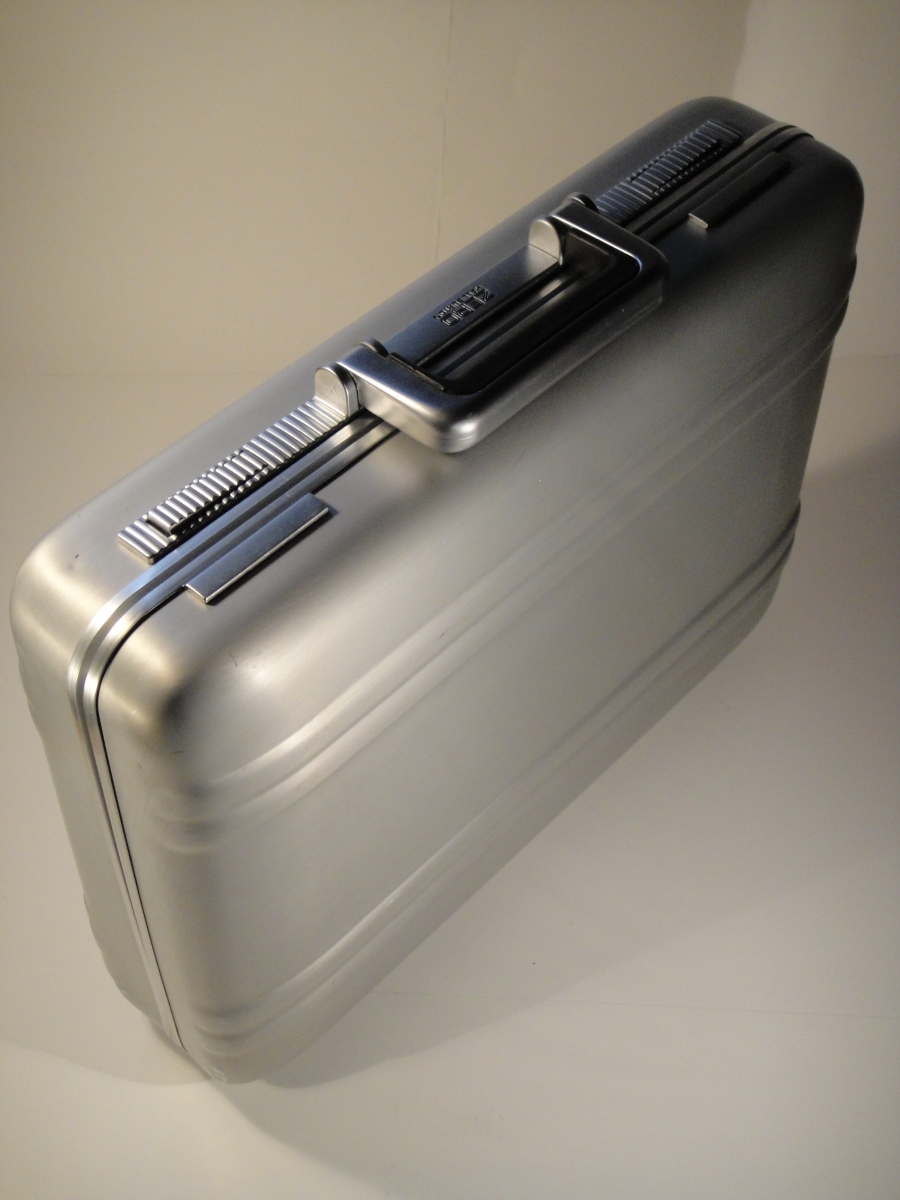 Zero Halliburton Briefcase – coolectablesdesigns